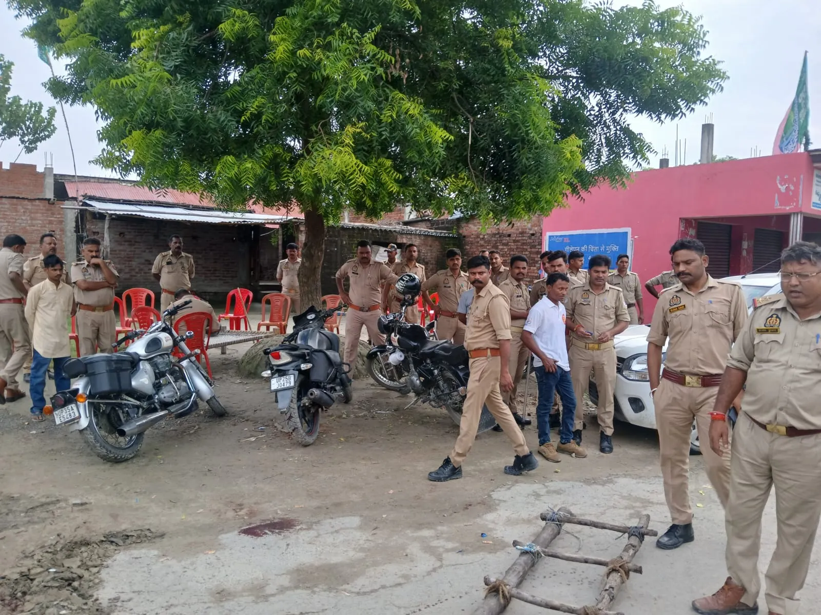 युवती को साथ ले जाने के विवाद में खूनी संघर्ष,एक की मौत