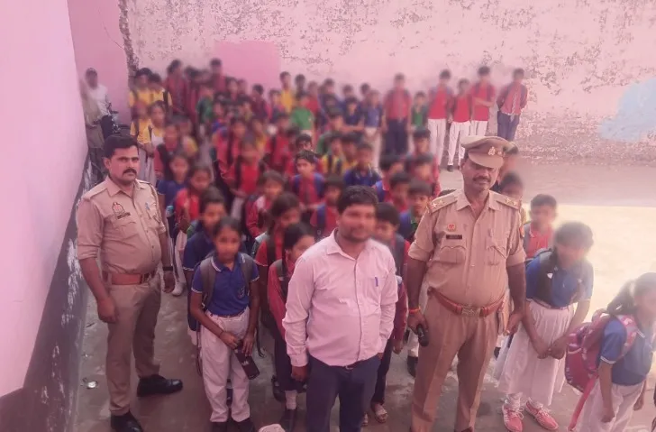 बच्चों के बीच पहुंचकर सुनी गई समस्याएं, सरकारी योजनाओं की दी गई जानकारी
