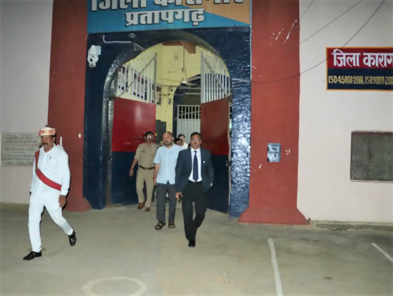जनपद न्यायाधीश व जिलाधिकारी ने जिला कारागार का किया निरीक्षण