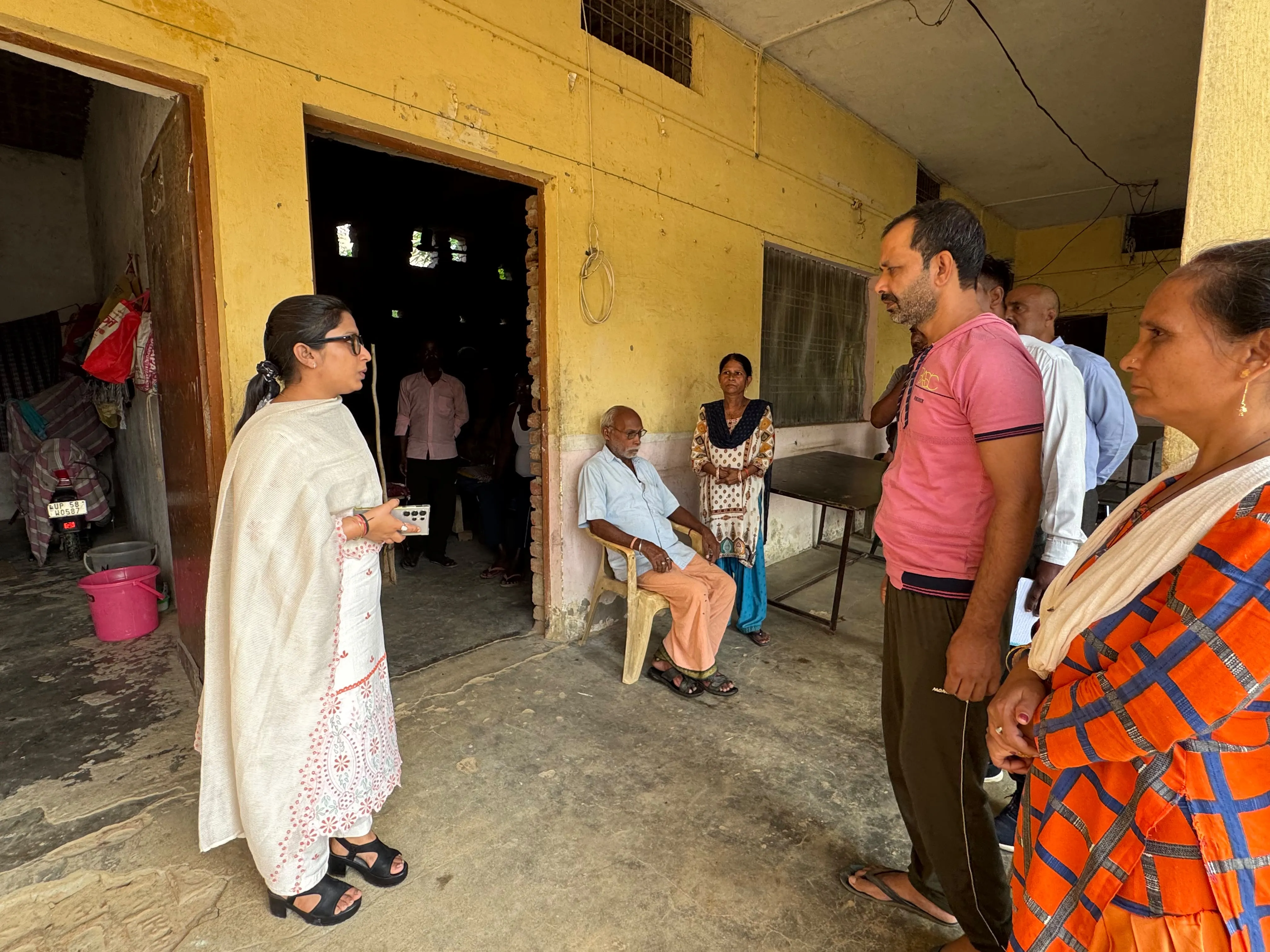 न्यायिक अधिकारी ने वृद्धाश्रम का किया निरीक्षण