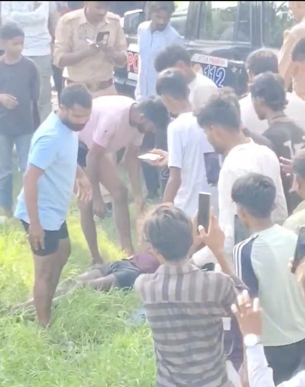 मछली पकड़ने के लिये जाल लगाने गये युवक की बाढ़ के भरे पानी में डूबने से मौत