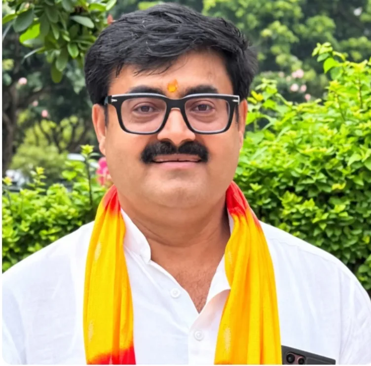 सूचनाओं के नाम पर जनपद के 34 माध्यमिक विद्यालयों का वेतन रोकना अन्यायपूर्ण - संजय द्विवेदी