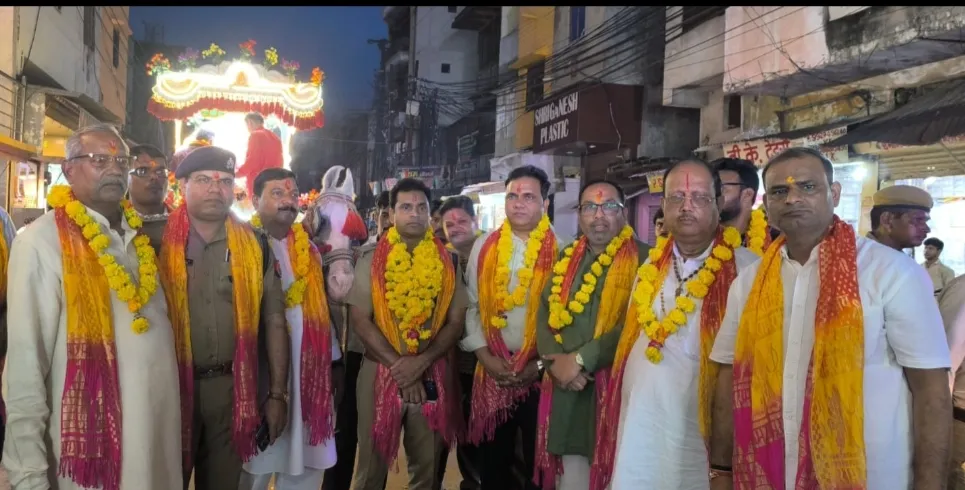 श्रीकृष्ण दधि लीला रथ शोभा यात्रा में स्वरूपो का हुआ जगह-जगह पुष्प वर्षा से स्वागत