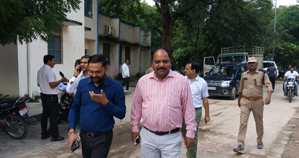 एआरटीओ कार्यालय का औचक निरीक्षण, दलालों पर सख्ती