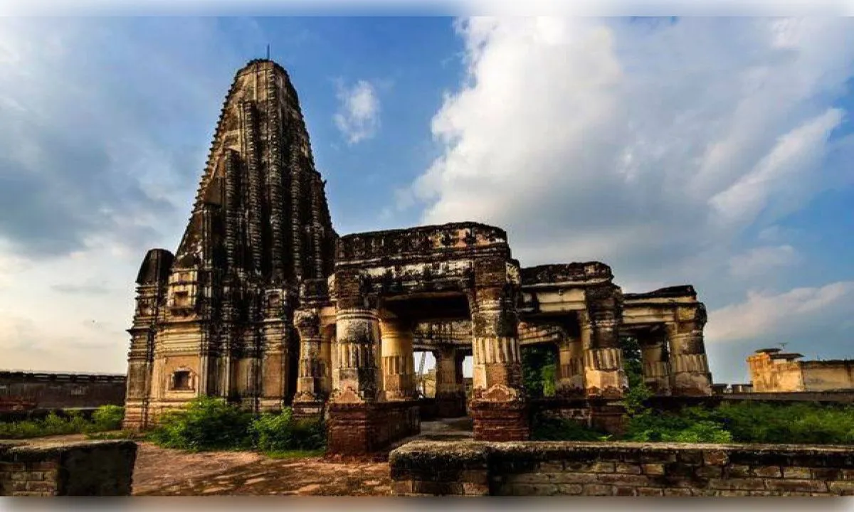 पाकिस्तान के पंजाब में 125 साल पुराना हिंदू मंदिर तोड़ा गया