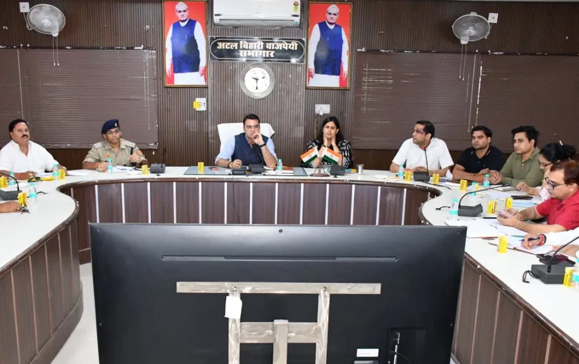 ऋण पत्रावलियों के शीघ्र निस्तारण पर डीएम सख्त