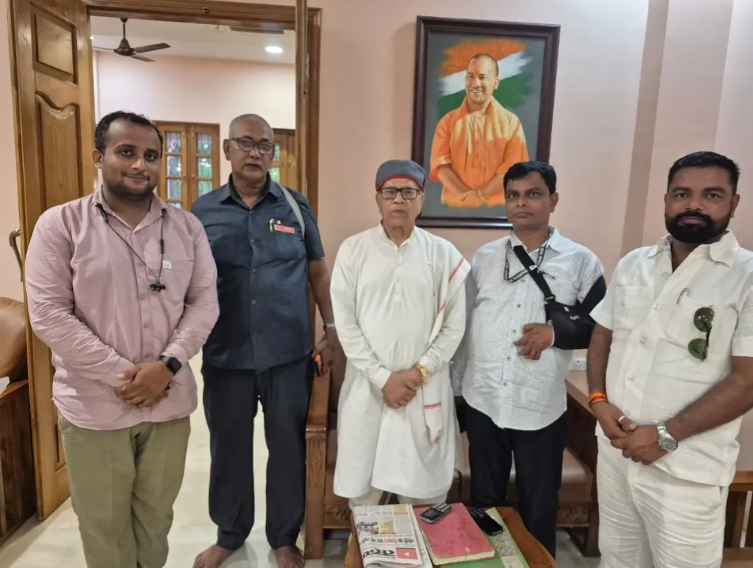 गोरखनाथ मंदिर के मुख्य व्यवस्थापक द्वारिका तिवारी को जन्मदिन की बधाई
