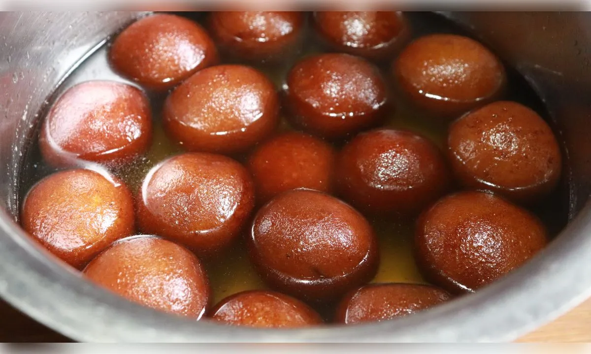 गुलाब जामुन हर निवाले मिलेगा हलवाई जैसा स्वाद