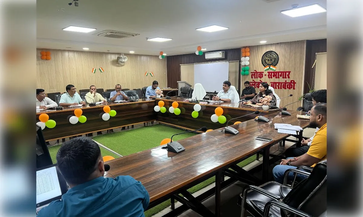 डीएम की अध्यक्षता में नगर विकास कार्यो की समीक्षा बैठक सम्पन्न