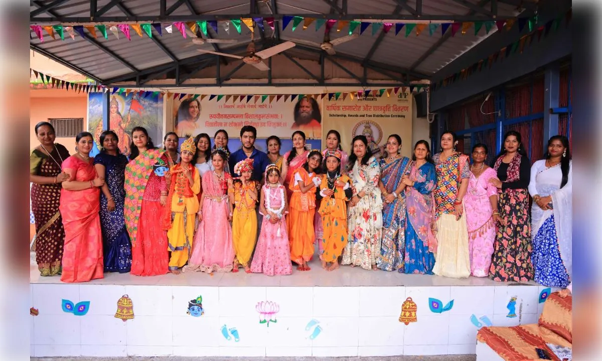 परमार्थ विद्या मंदिर में जन्माष्टमी पर गूंजा राधे-कृष्ण का जयघोष