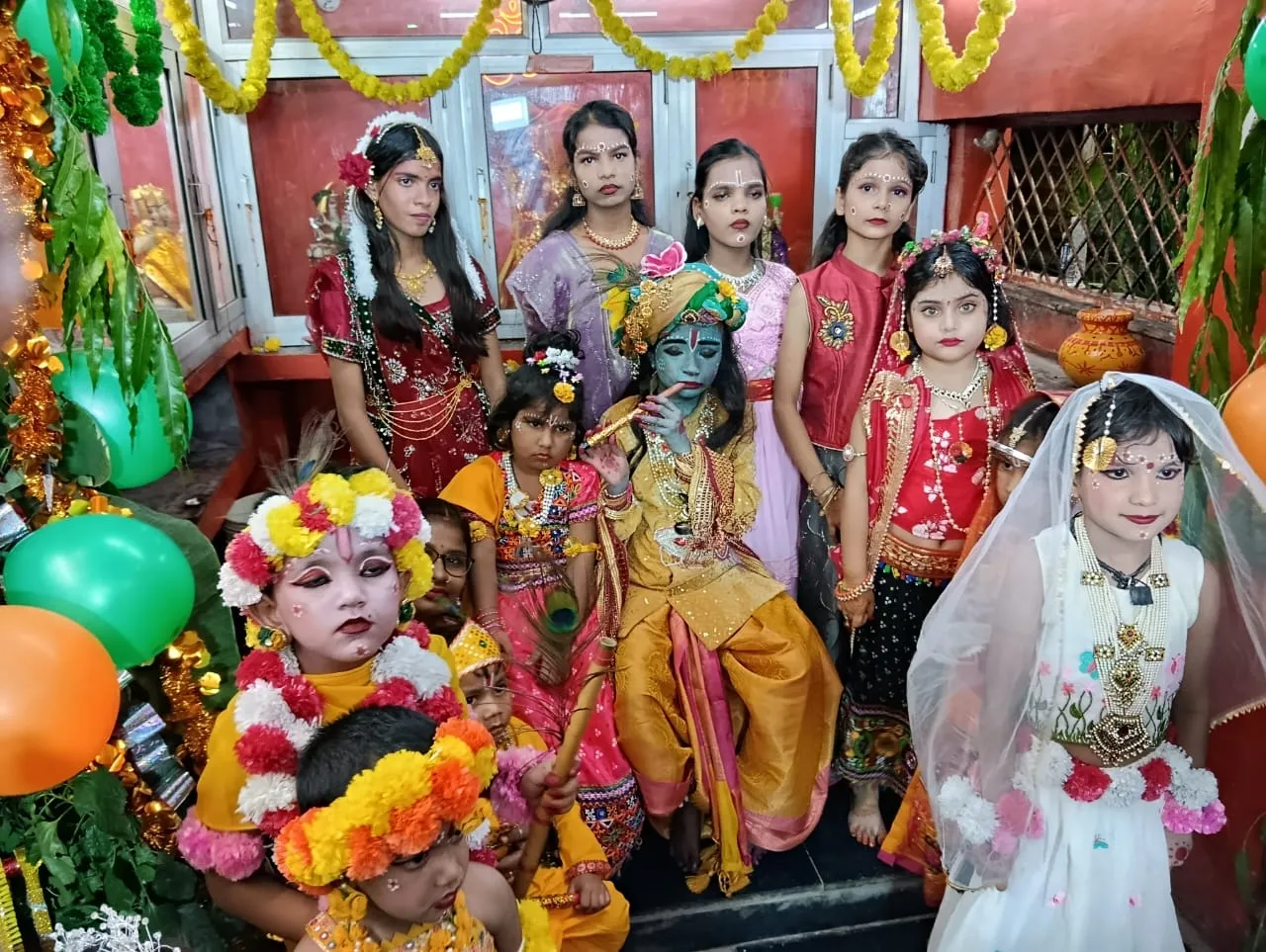 श्री कृष्णोत्सव में  गूंजा  नंद के घर आनंद भयो,,,