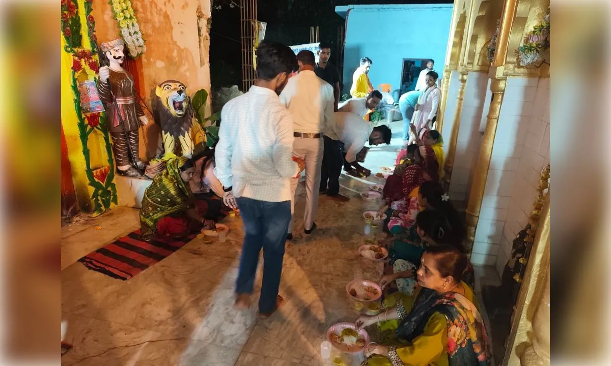 दुःखहरण नाथ मंदिर में सामूहिक सहभोज, सैकड़ों श्रद्धालुओं ने की सहभागिता