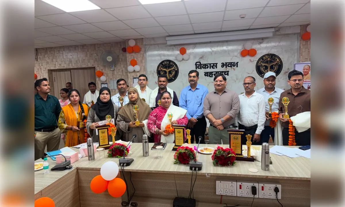 शिक्षक दिवस पर बेसिक एवं माध्यमिक शिक्षा के 70 उत्कृष्ट शिक्षक सम्मानित