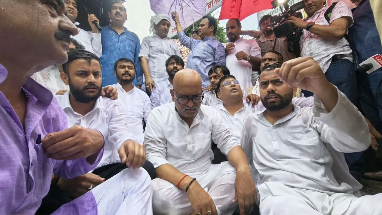 सहारनपुर जा रहे अजय राय को पुलिस ने रोका 