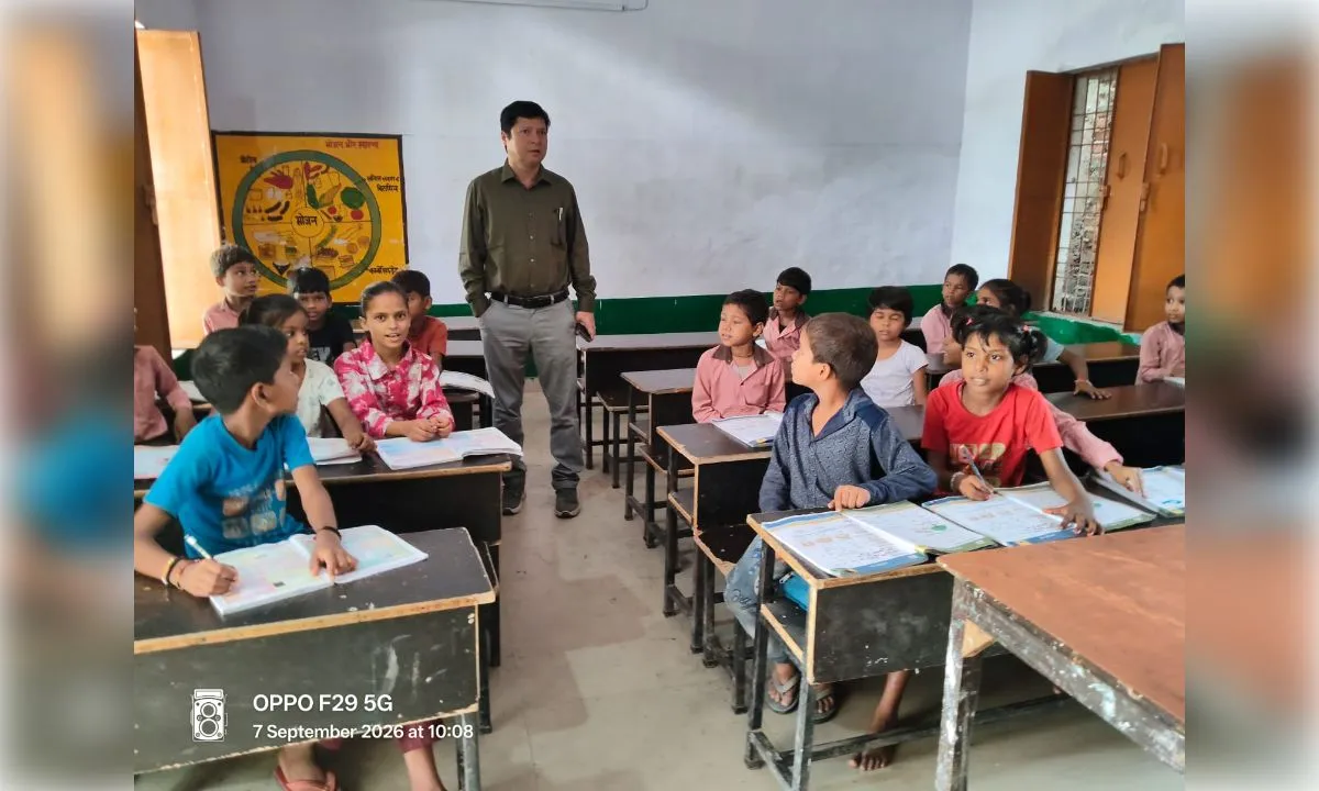 बीएसए का 10 स्कूलों में निरीक्षण, पूरे स्टाफ को कारण बताओ नोटिस जारी