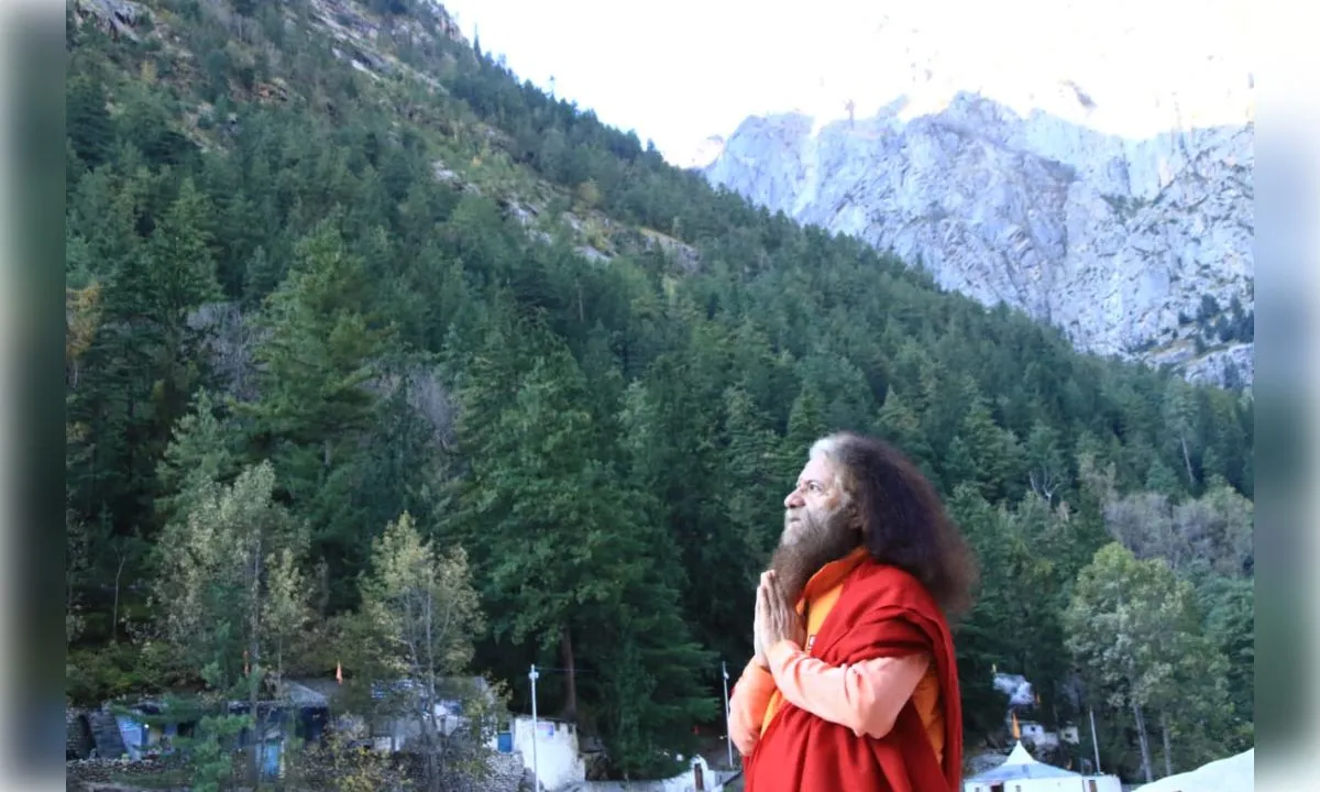 हिमालय बचेगा तो नदियाँ बहेंगी, सभ्यता साँस लेगी: स्वामी चिदानन्द 