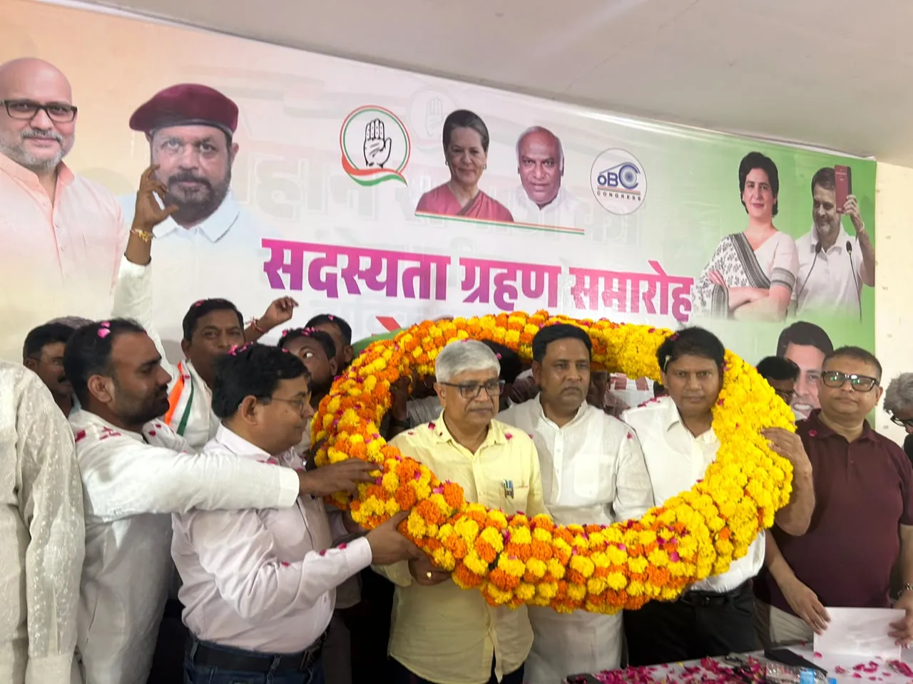 आगंतुको से बढ़ रहा कांग्रेस का कुनबा 