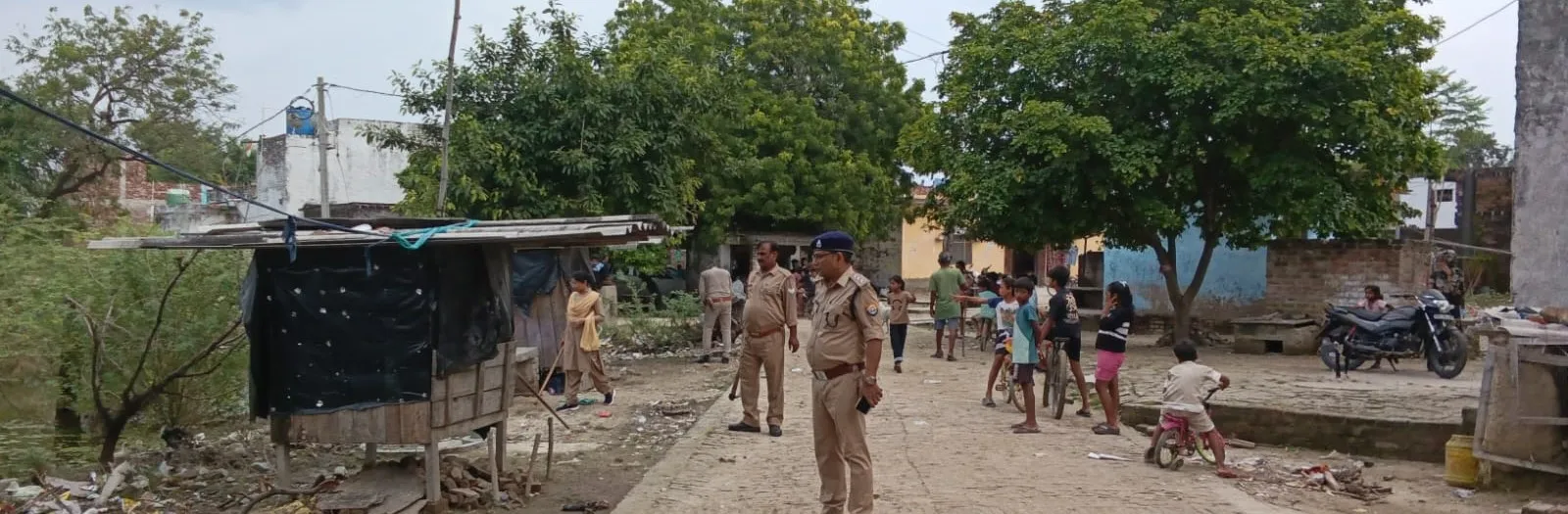 आगामी त्यौहारों को देखते हुए आबकारी निरीक्षकों ने किया निरीक्षण  