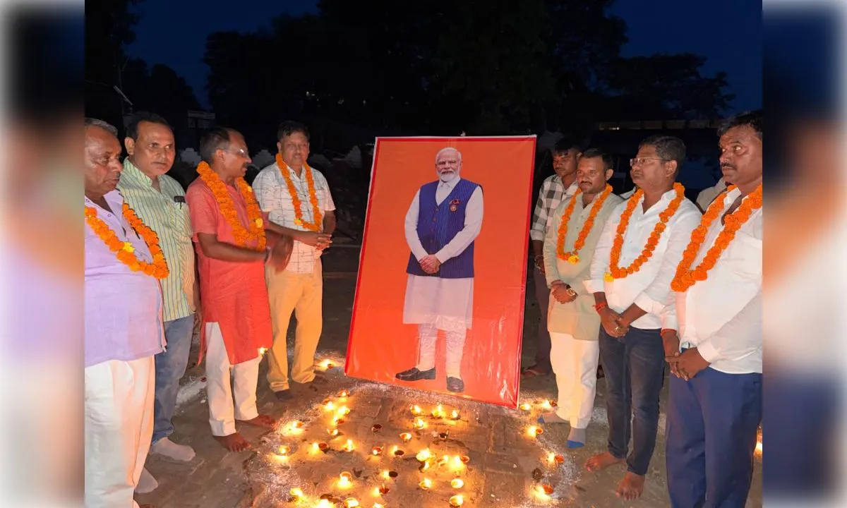 जरवल में सेवा संकल्प अभियान का आगाज, शिव मंदिर में केक कटा