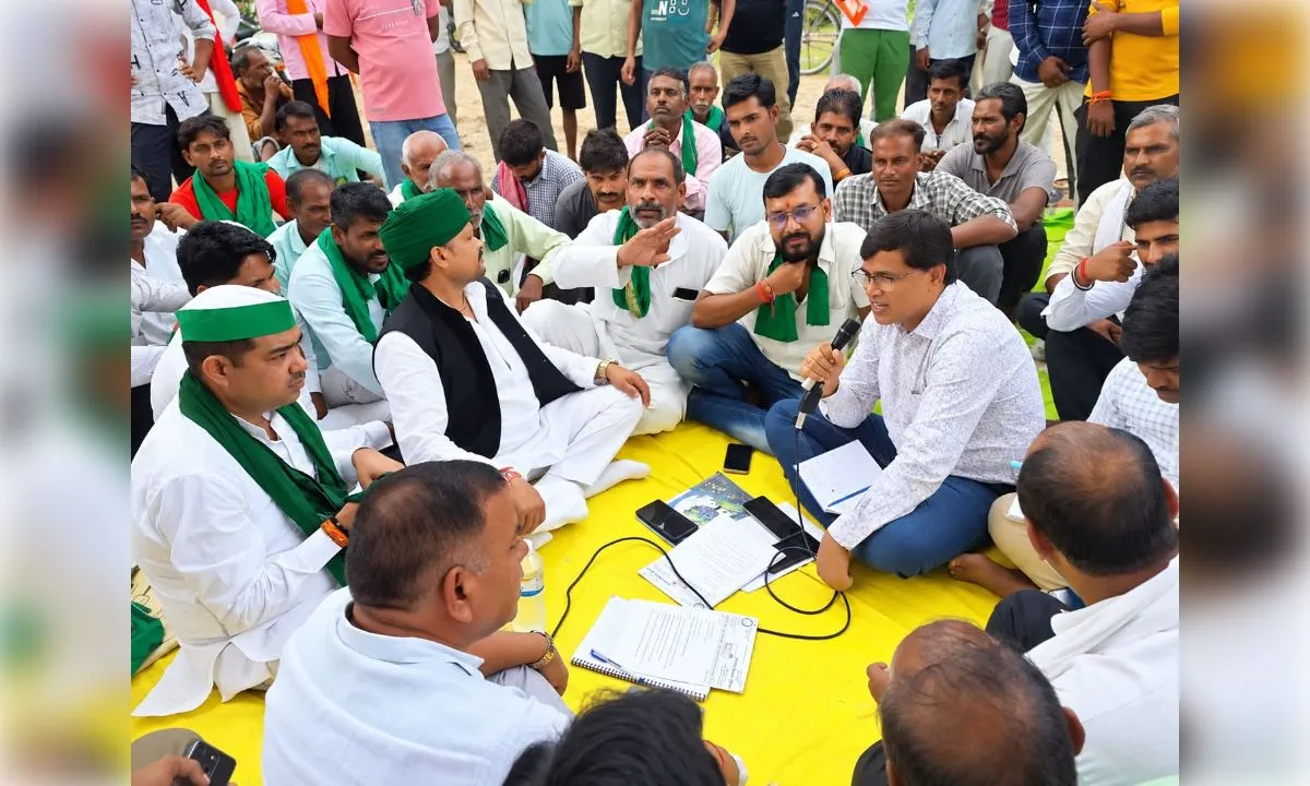 बिजली की बदहाली पर किसानों का फूटा गुस्सा, समेसी पावर हाउस घेरा