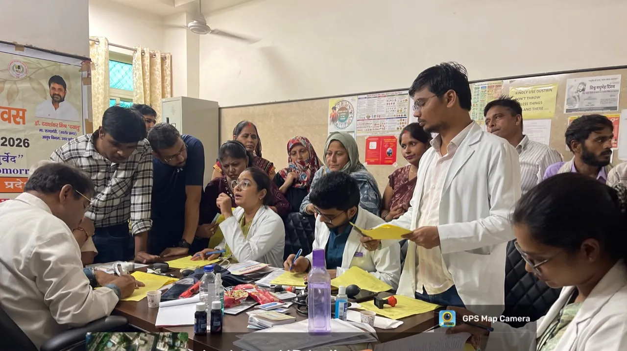 राष्ट्रीय आयुर्वेद दिवस पर निःशुल्क चिकित्सा शिविर