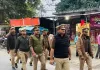 कुशीनगर : पुलिस अधिकारी पैदल गस्त कर आमजन में करा रहे सुरक्षा का अहसास