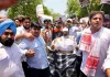 सीबीएसई मुख्यालय के बाहर एनएसयूआई का प्रदर्शन, मूल्यांकन प्रणाली में पारदर्शिता की मांग