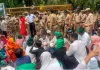  किसानों ने घेरा नोएडा विकास प्राधिकरण का दफ्तर