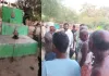 वाराणसी : गंगा नदी में बहकर आए शिवलिंग के दर्शन को जुटी भीड़, लोग कह रहे चमत्कार