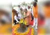 सीएम योगी ने लगाया आम और कपूर का पौधा, ‘एक पेड़ मां के नाम’ अभियान की शुरुआत