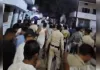 सड़क हादसे के बाद दो पक्षों में हुई हिंसक झड़प, आरोपी घरों में ताले लगाकर फरार