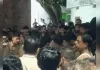 बाप बेटे के झगड़े में मां की मौत, लोगों ने बेटे को हैंडपंप में बांधकर बुलाई पुलिस