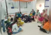 बैंक ऑफ बड़ौदा की शाखा में फर्श पर लेटे ग्राहक, एफडी के नाम पर लाखों रुपए लेने के आरोप 