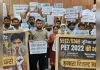 यूपीएससी मुख्यालय के बाहर जूनियर असिस्टेंट अभ्यर्थियों का प्रदर्शन