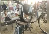 ई-रिक्शा से टकराई बाइक, हादसे से मची अफरा-तफरी, युवक गंभीर रूप से घायल