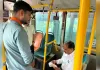आम यात्री बनकर आगरा नगर आयुक्त ने किया सिटी बस में सफर, पकड़ी टिकट चोरी