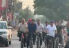 साइकिल चलाकर जिला जज ने विश्व साइकिल दिवस मनाया 