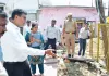 थरवरनगंज पहुंचे डीएम,निर्माण कार्य में सुरक्षा और गुणवत्ता पर कसा शिकंजा