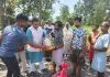 आग पीड़ित परिवारों से मिले भाजपा नेता राजेश्वर सिंह,बांटी राहत सामग्री