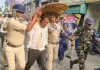 स्वपन कुमार नंदी को अब जनता ने अंडों से नहला दिया