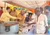ज्येष्ठ मंगल पर पार्षद राघव राम ने कराया भव्य भंडारा, श्रद्धालुओं को बांटा प्रसाद