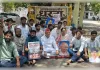 लविवि छात्रों के साथ धरने पर बैठे सपा विधायक, सात दिन से जारी है प्रदर्शन