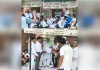 लोनी तहसील में धरनारत बैनामा लेखकों और अधिवक्ताओं को कांग्रेस का समर्थन