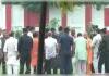 सीएम योगी दो दिवसीय दौरे पर वाराणसी पहुंचे,पुलिस लाइन में स्वागत