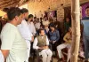 अग्निवीर नरेन्द्र कुमार यादव के घर पहुंचकर मनीष मिश्रा ने किया आर्थिक सहयोग