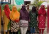 वाराणसी कैंट रेलवे स्टेशन के सामने पुरुषों को छेड़ रही पांच महिलाएं गिरफ्तार
