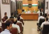 मतदेय स्थलों के सम्भाजन को लेकर जिलाधिकारी ने मान्यता प्राप्त राजनीतिक दलों के साथ की बैठक