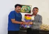 AIBE परीक्षा उत्तीर्ण कर अधिवक्ता बने सीए राजेश गर्ग का बचपन के मित्र गौरव बंसल ने किया सम्मान