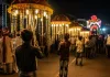 बारात की चमक के पीछे छिपा बचपन, मासूम के कंधों पर मजबूरी का बोझ 