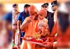 मुख्यमंत्री ने बुलाया तो दौड़कर मंच पर पहुंचीं महिलाएं, भेंट किया हाथ से बनाया गया चित्र
